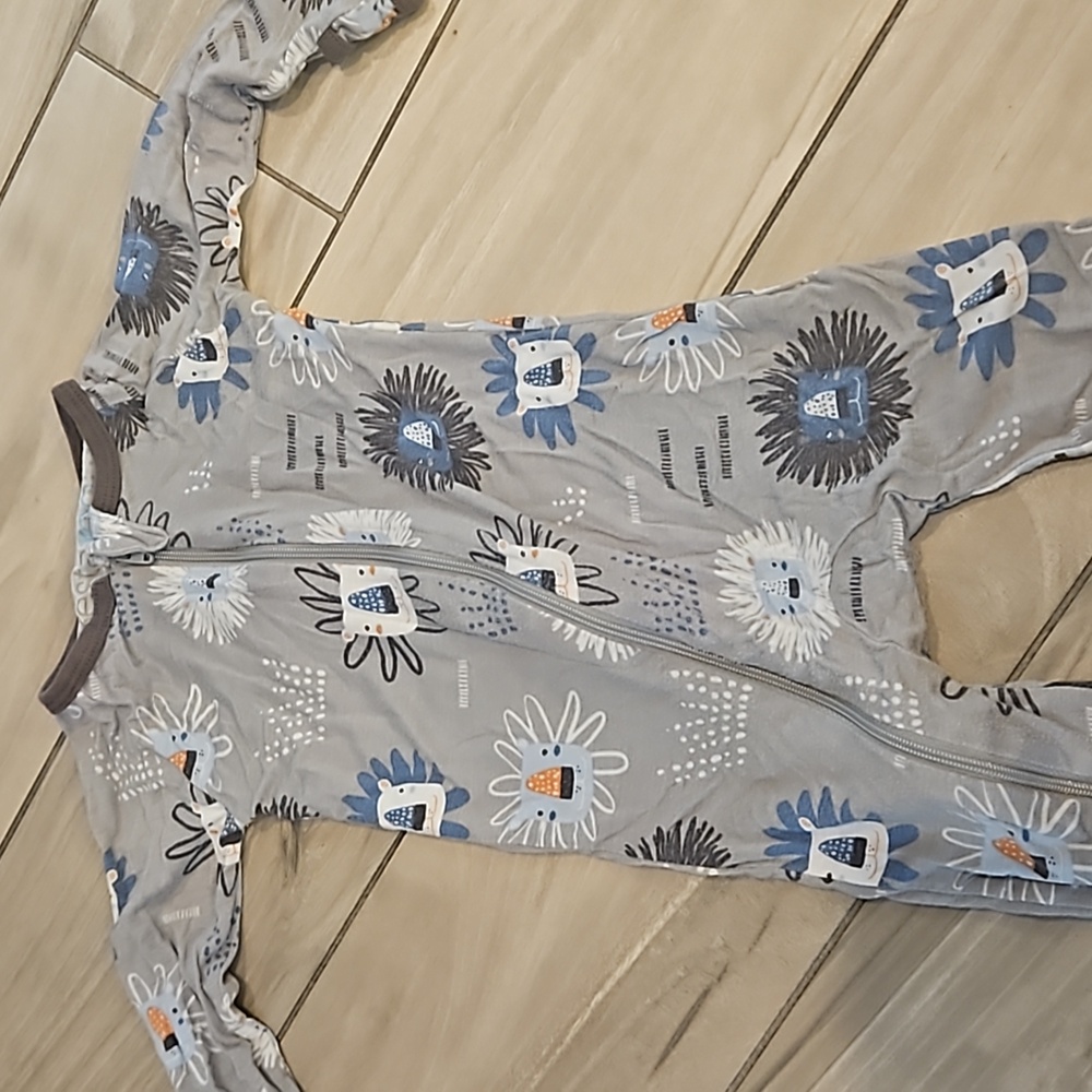 Bestaroo Lion Pajama with Zipper Size 9-12 months
